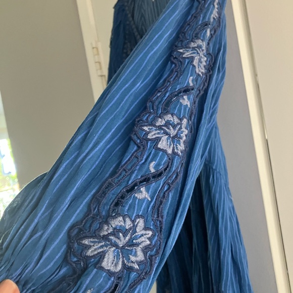 Free People Blue High Low Mini Dress/ Tunic with Embroidery size Medium - Picture 4 of 8